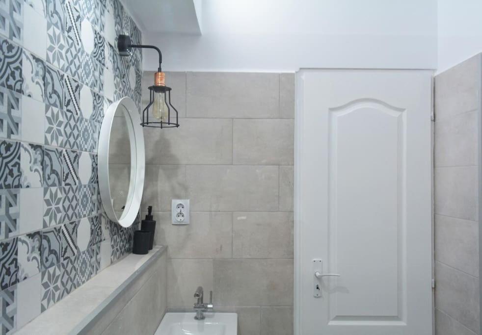 شقة 2 Bdr / Cozy Ap Near Old Town بوخارست المظهر الخارجي الصورة